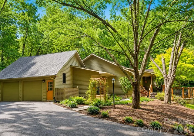 1st image of 18 Rollingwood Rd, Asheville, NC 28805 | MLS# 4401811