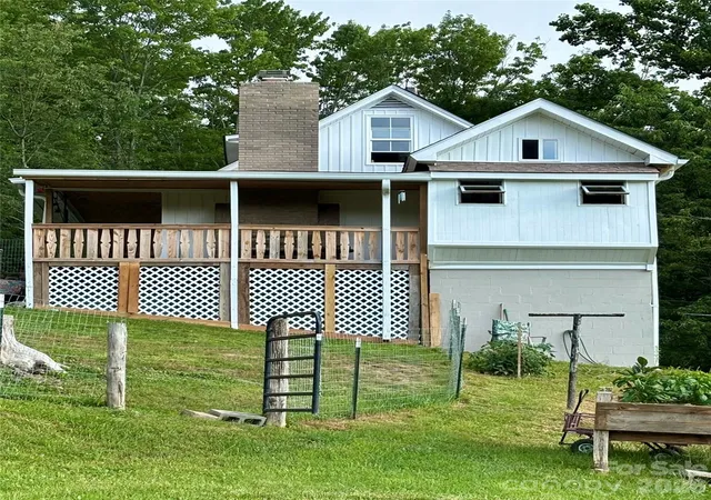 Photo 4 of Single family home for sale at 244 Flt Springs Rd, Elk Park, NC 28622 | MLS# 4401823 | Listing updated on 2026-08-24