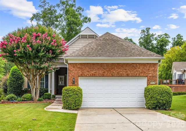 Photo 1 of Single family home for sale at 56122 Finches Ct, Fort Mill, SC 29707 | MLS# 4401830 | Listing updated on 2026-09-03
