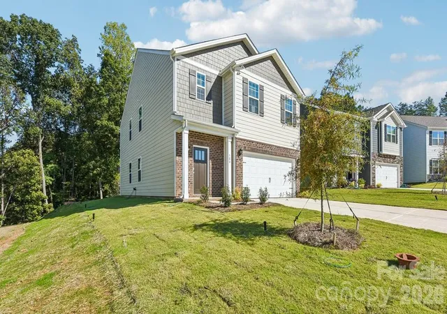 Photo 2 of Single family home for sale at 580 Dazzle Loop, Newton, NC 28568 | MLS# 4401845 | Listing updated on 2026-10-09
