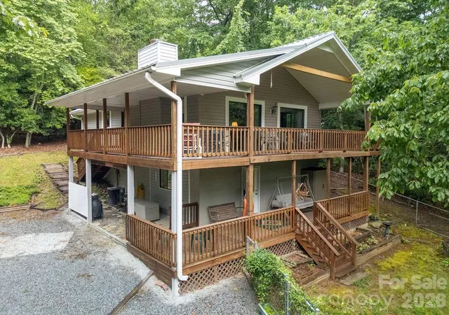 Homes for sale in Cedar Mountain, NC | 108 Easy St, Cedar Mountain, NC 28718 | MLS# 4401846
