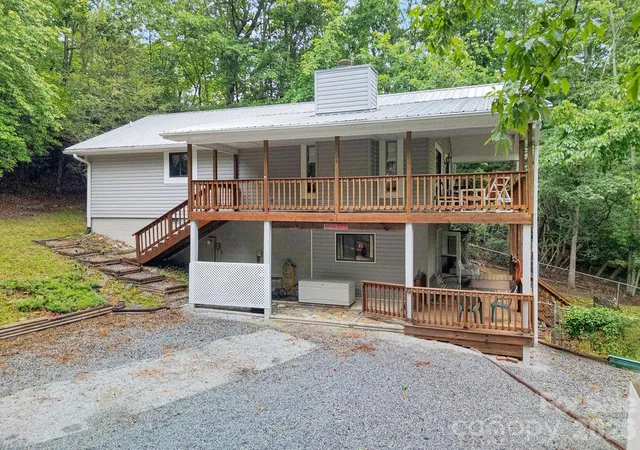 Homes for sale in Cedar Mountain, NC | 108 Easy St, Cedar Mountain, NC 28718 | MLS# 4401846