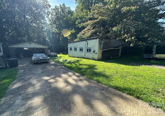 Photo 3 of Sale Pending at 310 S Miller Ave, Statesville, NC 28677 | MLS# 4401850 | Listing updated on 2026-07-30