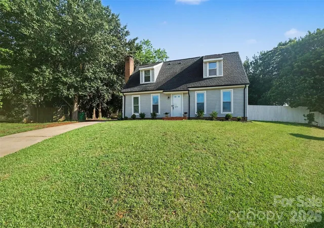 Photo 2 of Single family home for sale at 6739 Old Meadow Rd, Charlotte, NC 28227 | MLS# 4401893 | Listing updated on 2026-09-16