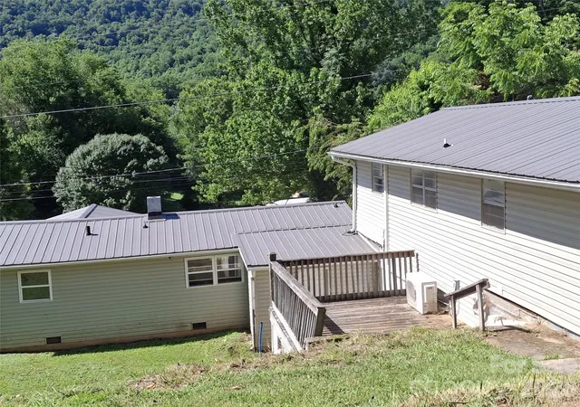 Photo 3 of Single family home for sale at 2795 Old Henson Cvs Rd, Canton, NC 28716 | MLS# 4401905 | Listing updated on 2026-09-17