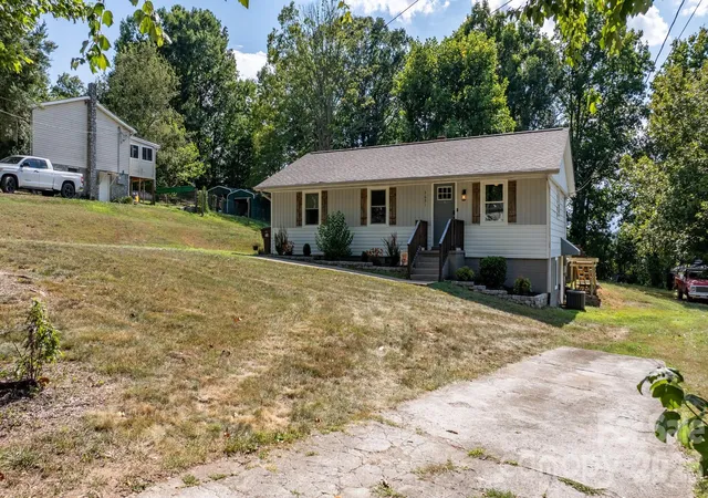 Homes for sale in Lenoir, NC | 3691 Vantage Heights Cir, Lenoir, NC 28645 | MLS# 4401911