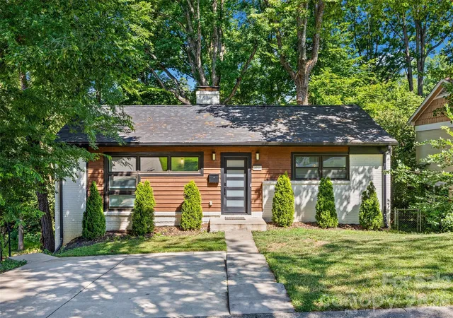 image of 4910 Valley Stream Rd, Charlotte, NC 28209 | MLS# 4401930