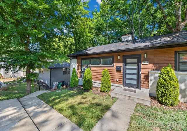 image of 4910 Valley Stream Rd, Charlotte, NC 28209 | MLS# 4401930