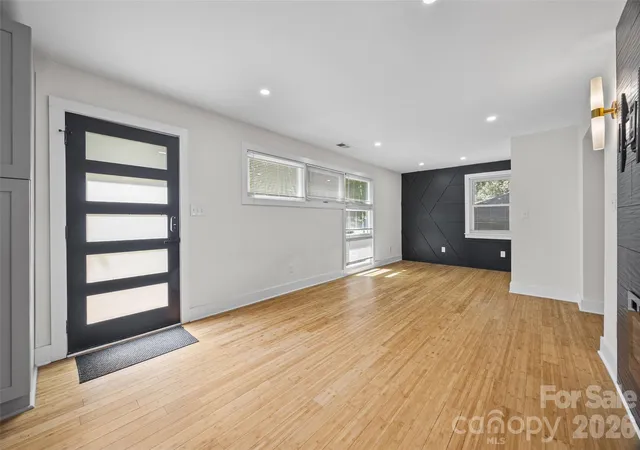 image of 4910 Valley Stream Rd, Charlotte, NC 28209 | MLS# 4401930