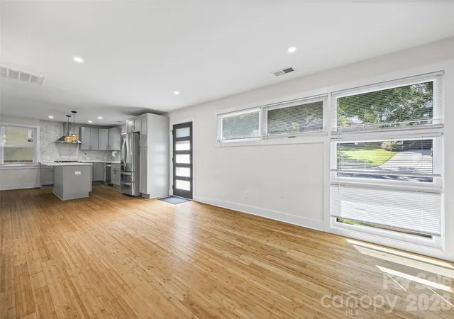 image of 4910 Valley Stream Rd, Charlotte, NC 28209 | MLS# 4401930