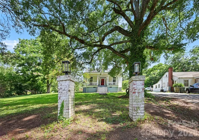 Photo 2 of Single family home for sale at 159 E Lacy St, Chester, SC 29706 | MLS# 4401942 | Listing updated on 2026-08-18