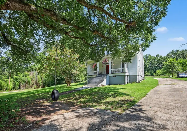 Photo 4 of Single family home for sale at 159 E Lacy St, Chester, SC 29706 | MLS# 4401942 | Listing updated on 2026-08-18