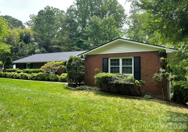 Photo 1 of Single family home for sale at 38 Westridge Dr, Asheville, NC 28803 | MLS# 4401968 | Listing updated on 2026-09-26
