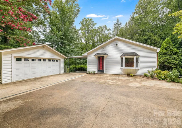 Photo 3 of Single family home for sale at 38 Westridge Dr, Asheville, NC 28803 | MLS# 4401968 | Listing updated on 2026-09-26