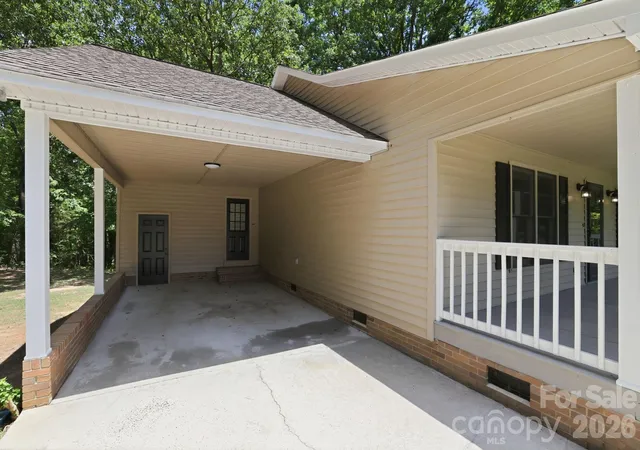 Photo 4 of Single family home for sale at 1801 Bridgewood Dr, Lancaster, SC 29720 | MLS# 4401979 | Listing updated on 2026-10-08