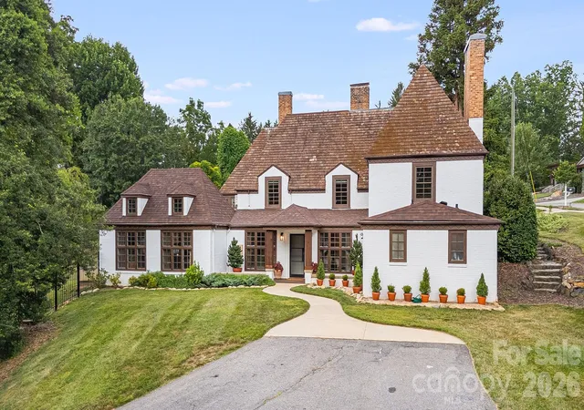 Photo 2 of Single family home for sale at 42 Cranford Rd, Asheville, NC 28806 | MLS# 4401998 | Listing updated on 2026-08-01