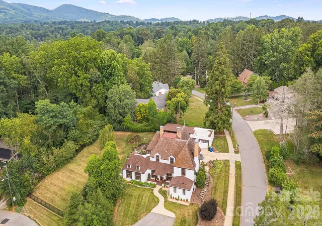 Photo 3 of Single family home for sale at 42 Cranford Rd, Asheville, NC 28806 | MLS# 4401998 | Listing updated on 2026-08-01