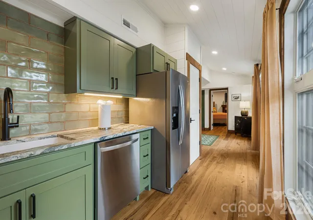 Photo 5 of Single family home for sale at 42 Cranford Rd, Asheville, NC 28806 | MLS# 4401998 | Listing updated on 2026-08-01