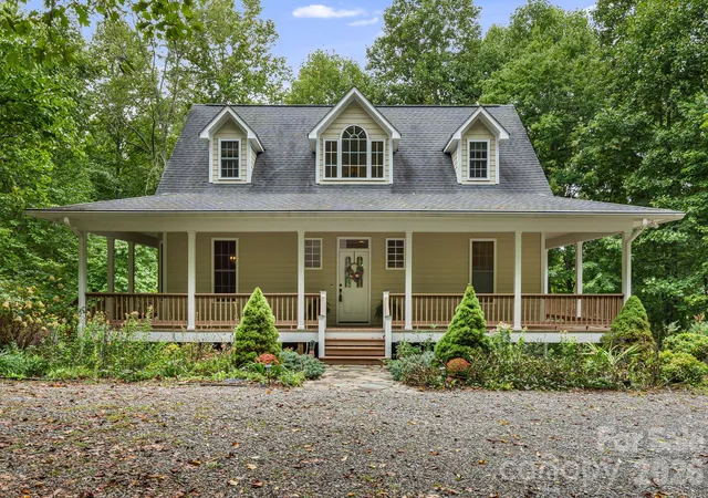 Photo 2 of Single family home for sale at 95 Ashworth Dr, Fairview, NC 28730 | MLS# 4402012 | Listing updated on 2026-10-06