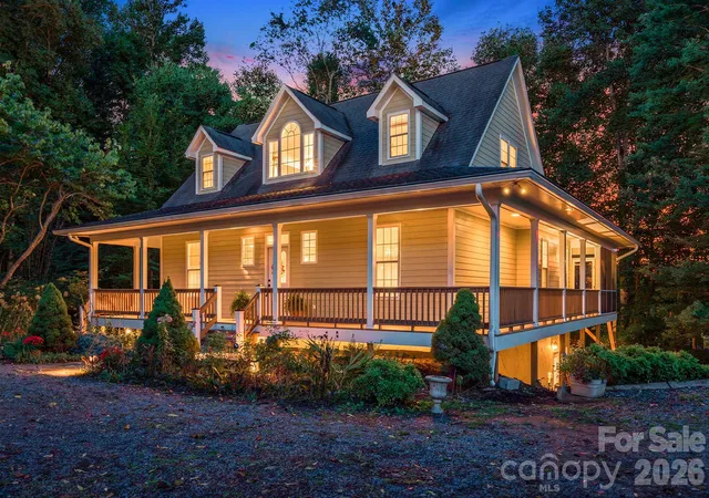 Photo 3 of Single family home for sale at 95 Ashworth Dr, Fairview, NC 28730 | MLS# 4402012 | Listing updated on 2026-10-06