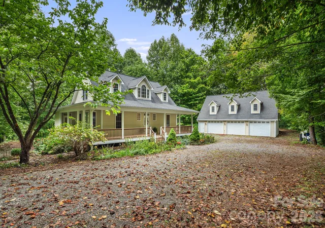 Photo 4 of Single family home for sale at 95 Ashworth Dr, Fairview, NC 28730 | MLS# 4402012 | Listing updated on 2026-10-06