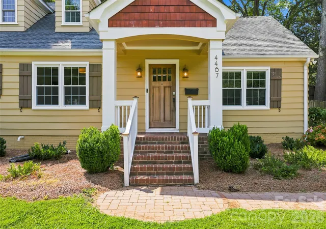 Photo 2 of Single family home for sale at 4467 Woodlark Ln, Charlotte, NC 28211 | MLS# 4402018 | Listing updated on 2026-09-08