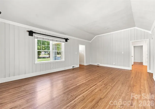 Photo 4 of Single family home for sale at 4467 Woodlark Ln, Charlotte, NC 28211 | MLS# 4402018 | Listing updated on 2026-09-08