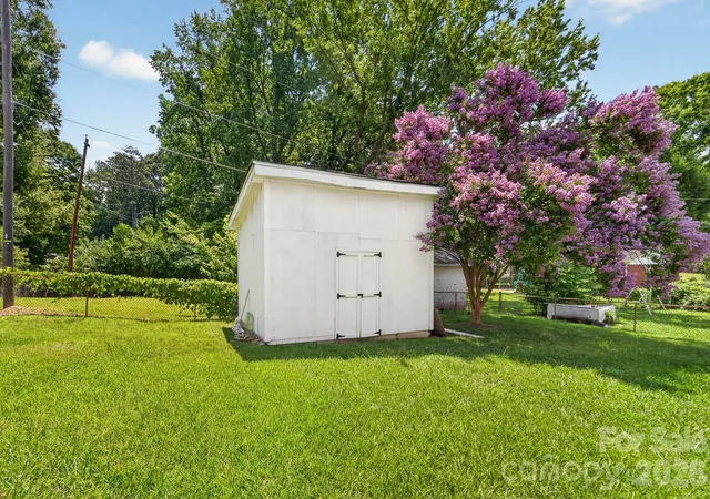 Photo 3 of Single family home for sale at 4723 Northaven Dr, Charlotte, NC 28206 | MLS# 4402019 | Listing updated on 2026-08-09