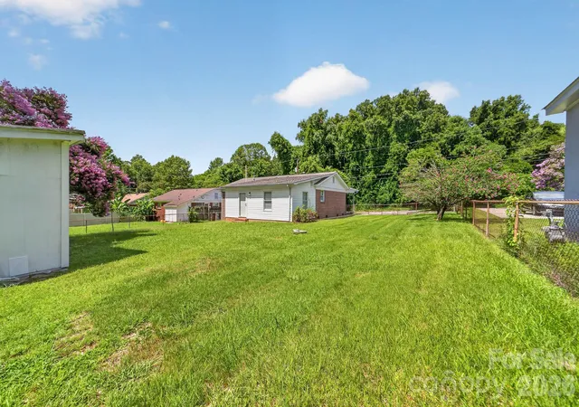 Photo 3 of Single family home for sale at 4723 Northaven Dr, Charlotte, NC 28206 | MLS# 4402019 | Listing updated on 2026-08-09