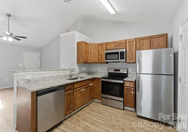 Photo 4 of Single family home for sale at 6421 Elgywood Ln, Charlotte, NC 28213 | MLS# 4402020 | Listing updated on 2026-10-01