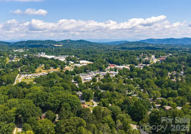 Photo 20 of Single family home for sale at 44 Bear Crk Rd, Asheville, NC 28806 | MLS# 4402022 | Listing updated on 2026-08-31