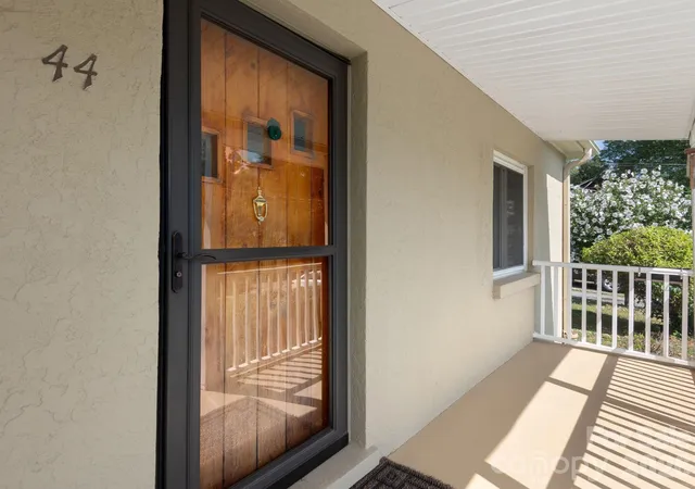 Photo 3 of Single family home for sale at 44 Bear Crk Rd, Asheville, NC 28806 | MLS# 4402022 | Listing updated on 2026-08-31