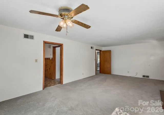 Photo 5 of Single family home for sale at 44 Bear Crk Rd, Asheville, NC 28806 | MLS# 4402022 | Listing updated on 2026-08-31