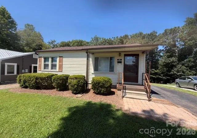 Photo 1 of Single family home for sale at 44 Ridgecrest Dr, Marion, NC 28752 | MLS# 4402036 | Listing updated on 2026-08-29