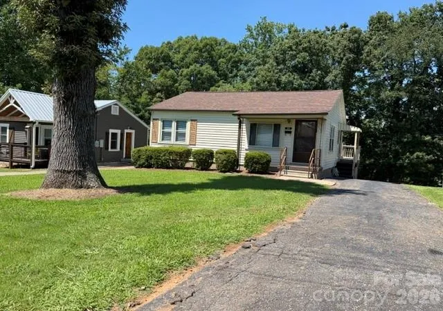 Photo 2 of Single family home for sale at 44 Ridgecrest Dr, Marion, NC 28752 | MLS# 4402036 | Listing updated on 2026-08-29