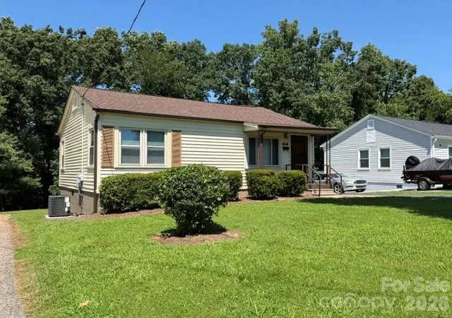 Photo 3 of Single family home for sale at 44 Ridgecrest Dr, Marion, NC 28752 | MLS# 4402036 | Listing updated on 2026-08-29