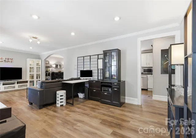 Photo 3 of Single family home for sale at 21013 Entrada Dr, Cornelius, NC 28031 | MLS# 4402041 | Listing updated on 2026-09-03