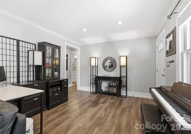 Photo 3 of Single family home for sale at 21013 Entrada Dr, Cornelius, NC 28031 | MLS# 4402041 | Listing updated on 2026-09-03
