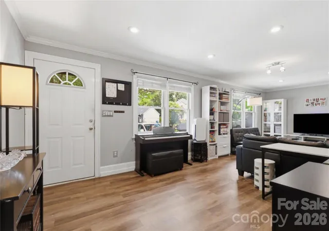 Photo 4 of Single family home for sale at 21013 Entrada Dr, Cornelius, NC 28031 | MLS# 4402041 | Listing updated on 2026-09-03