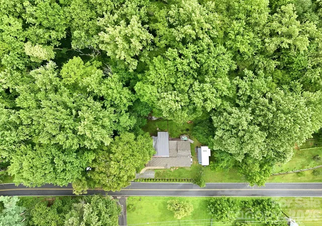 Photo 1 of Single family home for sale at 313 Walker Rd, Waynesville, NC 28786 | MLS# 4402083 | Listing updated on 2026-10-30
