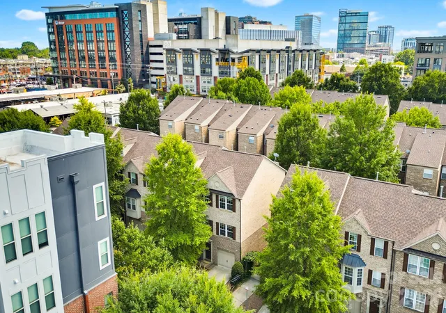 Photo 1 of Townhouse for sale at 225 Lincoln St, Charlotte, NC 28203 | MLS# 4402085 | Listing updated on 2026-08-10
