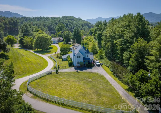 Photo 1 of Single family home for sale at 22 Dogwood Cir, Burnsville, NC 28714 | MLS# 4402092 | Listing updated on 2026-09-18