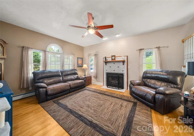 Photo 3 of Single family home for sale at 22 Dogwood Cir, Burnsville, NC 28714 | MLS# 4402092 | Listing updated on 2026-09-18