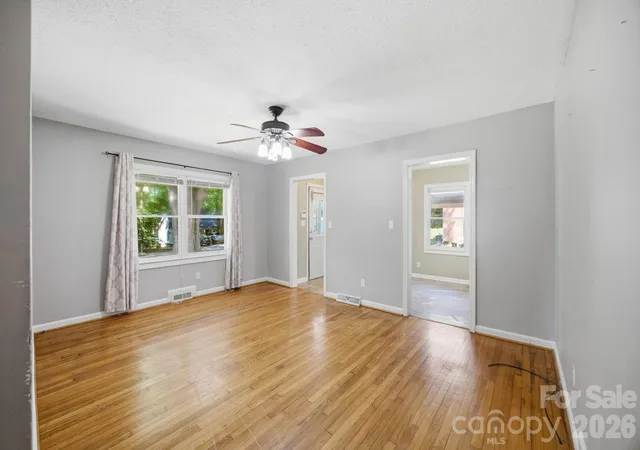 Photo 3 of Single family home for sale at 3129 Iredell Dr, Charlotte, NC 28269 | MLS# 4402094 | Listing updated on 2026-08-06
