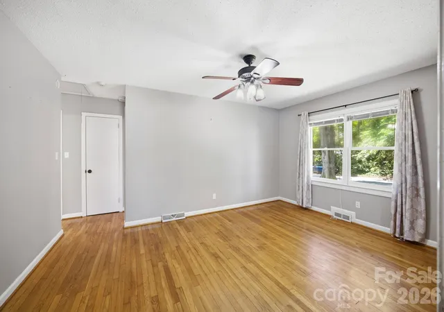 Photo 4 of Single family home for sale at 3129 Iredell Dr, Charlotte, NC 28269 | MLS# 4402094 | Listing updated on 2026-08-06