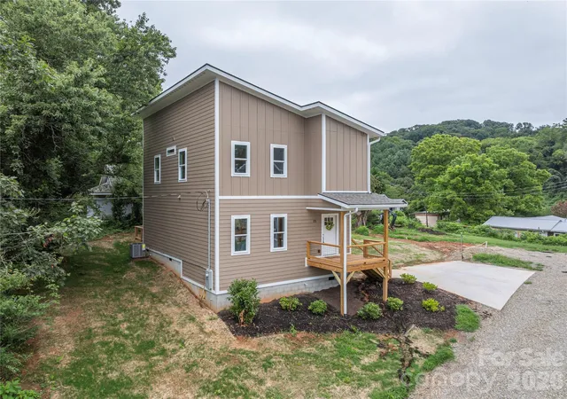 Photo 1 of Single family home for sale at 33 Elkwood Ave, Asheville, NC 28804 | MLS# 4402115 | Listing updated on 2026-09-30