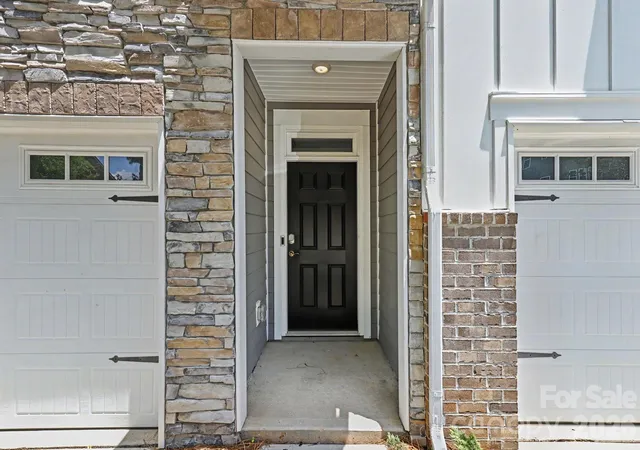 Photo 3 of Townhouse for sale at 15124 Holly Run Ln, Charlotte, NC 28277 | MLS# 4402119 | Listing updated on 2026-10-06