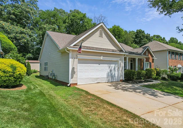 image of 10906 Chamberlain Hall Ct, Charlotte, NC 28277 | MLS# 4402127