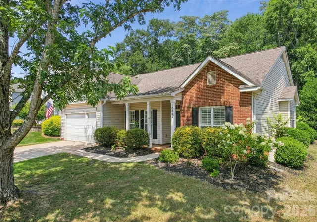image of 10906 Chamberlain Hall Ct, Charlotte, NC 28277 | MLS# 4402127