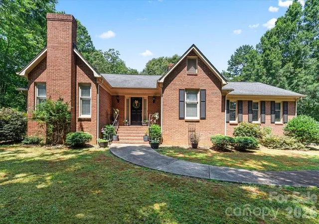 Photo 2 of Single family home for sale at 14410 Youngblood Rd, Charlotte, NC 28278 | MLS# 4402143 | Listing updated on 2026-08-17